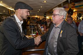 Koninklijke onderscheiding voor dhr. Op 't Hoog