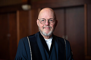 Trouwambtenaar Berry Simons