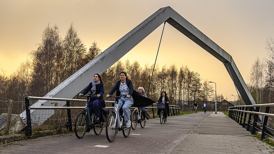 Burgemeester Fleur Gräper - van Koolwijk op bezoek in de Reeshof.
