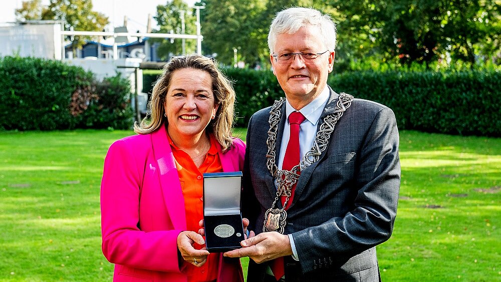 Erepenning voor Helene Schneider