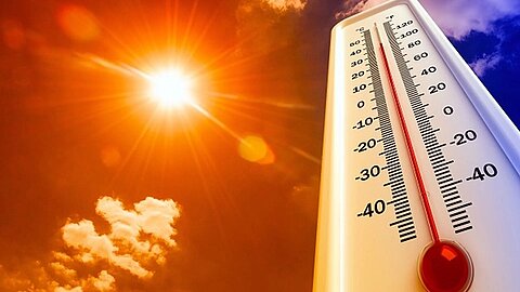 een thermometer bij een brandende zon