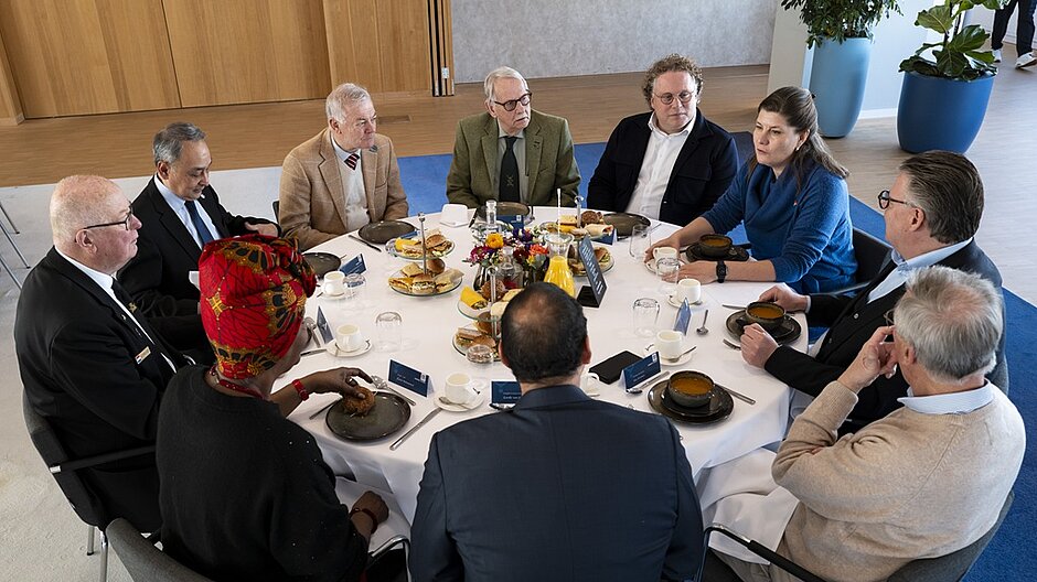 Lunch met organisaties en instellingen in Fier in Top op het Stadhuis.