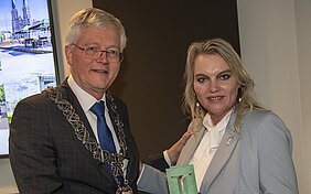 Mevrouw Damen en burgemeester Weterings
