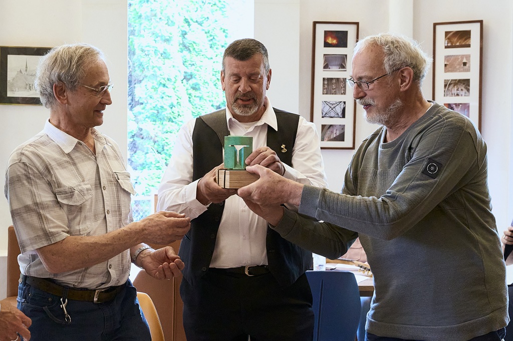 De broers van Gestel met de Tilburg Trofee