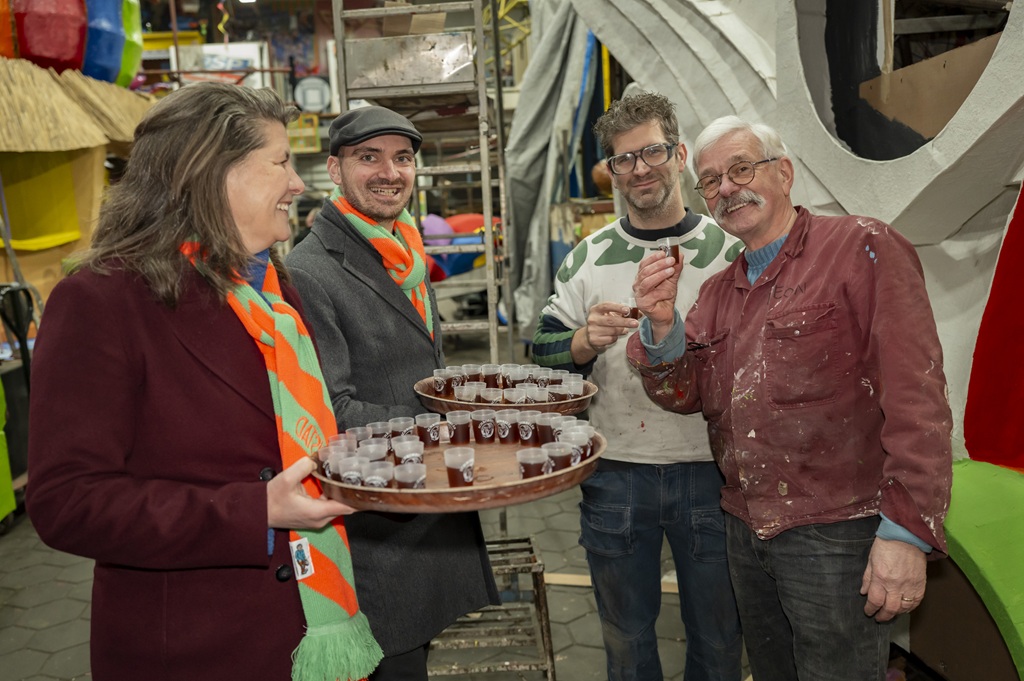 Samen op bezoek bij de bouwhal