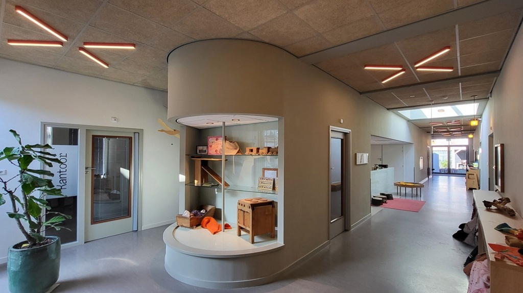 interieur Krisjkrasjkresj met ronde vormen en bijzondere indeling