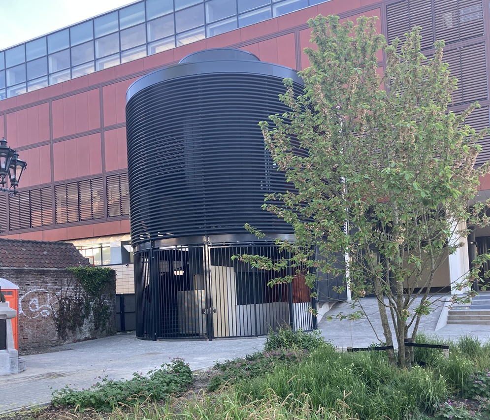 De nieuwe entree van de Concertzaal in Tilburg aan het Louis Bouwmeesterplein