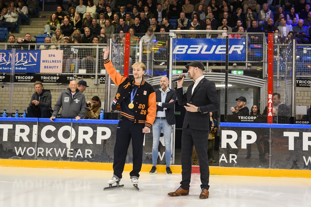 Shorttrackers Friso Emons en wethouder Maarten van Asten op de Ireen Wüst IJsbaan