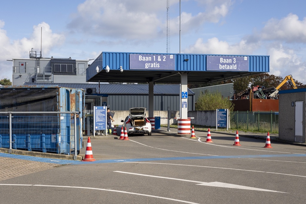 De Tilburgse milieustraat met de banen waar je spullen kunt inleveren