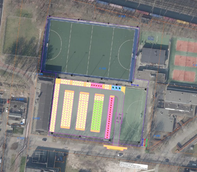 Tekening van tijdelijke parkeerplaatsen op zuidelijke hockeyveld